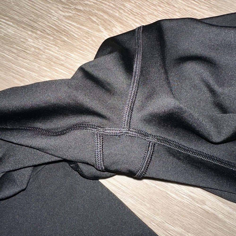 ALO 7/8 airlift Black Leggings - Picture 5 of 7